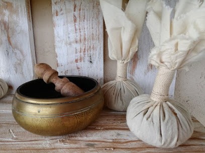 Line Couvez Sophrologue, Massothérapeute, Professeure De Yoga Et Sylvothérapeute, Institut de Massage à Mane