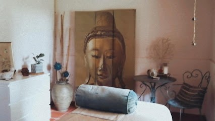 Paule Viet - Ô Mas Sage - MYOFASCIALOGIE - AYURVEDA , Le Corps, Le Crâne, Le Visage, Les Pieds. Visage Kobido+ Tui Na+Fascia, Institut de Massage à L'Isle-Jourdain