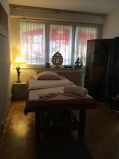 Chiraphart Massage Traditional Thai, Institut de Massage à Saint-Louis