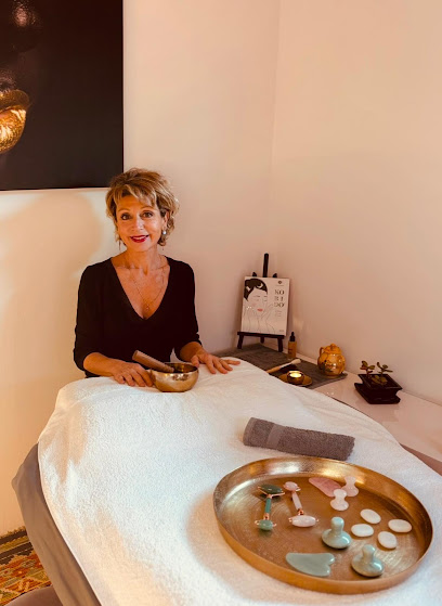 Un Instant Sur La Terre - Massage Du Visage Kobido - Soin Énergétique Institut De Massage au Luc