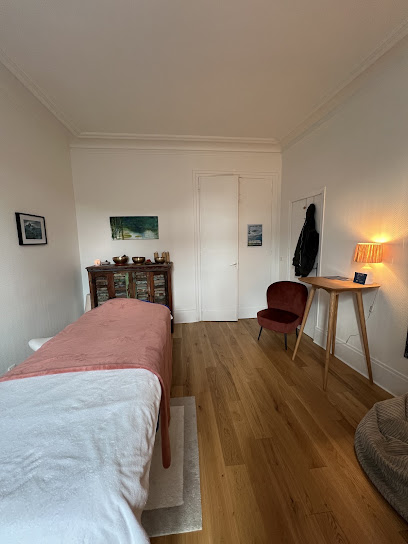Massages Caroline Gourdin, Chi Nei Tsang, Sophrologie, Bols Tibétains, Praticienne Holistique Institut De Massage à Asnières-sur-Seine