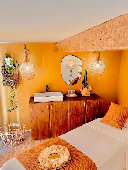 Maison SOLAL - Massages Corps Et Soins Du Visage D'exception De Monaco à St Tropez, Institut de Massage à Saint-Paul-en-Forêt