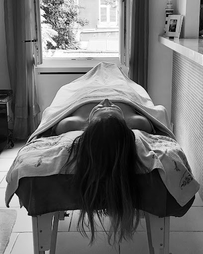 Chez Iya. Madérotherapie. Microneedling. Massages anti-âge, Institut de Massage à Marseille 05