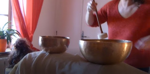 Massage Sonore Bols Tibétains Cécile Bassan, Institut de Massage à Sagy