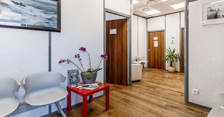 Thérapie par les mains : Massages | Drainage lymphatique Renata Fanca | Lifting colombien | Microneedling, Institut de Massage à Marseille 11