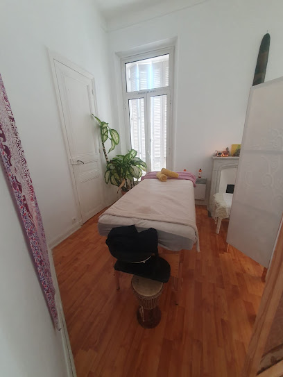 Alexandra Hwang – Massages Sportifs & Bien-Être Institut De Massage au Cannet
