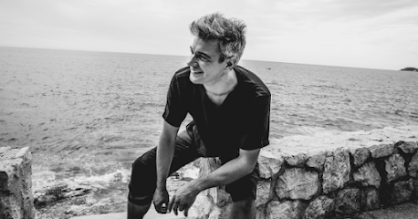 Arnaud Corbion | Massage Therapist À Domicile | 𝖣𝖾𝖾𝗉 𝖳𝗂𝗌𝗌𝗎𝖾, 𝖮𝗌𝗍𝖾𝗈𝗍𝖺𝗂, 𝖱𝖾́𝖿𝗅𝖾𝗑𝗈𝗅𝗈𝗀𝗂𝖾 𝗉𝗅𝖺𝗇𝗍𝖺𝗂𝗋𝖾, 𝖰𝗂 𝗀𝗈𝗇𝗀 | 𝚂𝚊𝚒𝚗𝚝-𝚃𝚛𝚘𝚙𝚎𝚣 Institut De Massage à Saint-Tropez