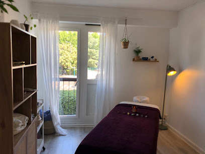 Julia Rosenow | Sweet Moonlight - Massages & Soins Rebozo, Femmes & Maternité Institut De Massage à Montpellier
